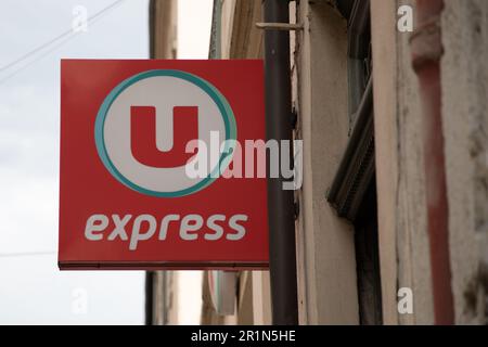 Bordeaux , Aquitaine France - 05 02 2023 : Super U express piccolo testo del logo del mercato e segno di marca facciata del mercato in francia Foto Stock