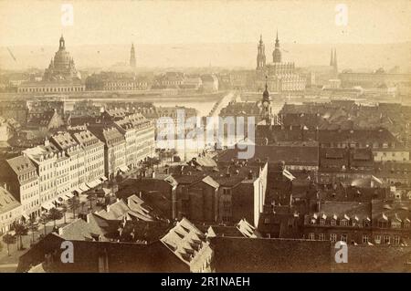 La città vecchia di Dresda nel 1850, Sassonia, Germania, riproduzione storica, restaurata digitalmente da un originale del 18th ° o 19th ° secolo / Die Altstadt von Dresden im Jahre 1850, Sachsen, Deutschland, Historisch, restaurierte digitale Reproduktion von einer Vorlage aus dem 18. oder 19. Jahrhundert Foto Stock