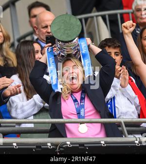 Londra, Regno Unito. 14th maggio, 2023. 14 maggio 2023 - Chelsea contro Manchester United - Vitality Women's fa Cup - Final - Wembley Stadium la manager di Chelsea Emma Hayes celebra la vittoria della Vitality Women's fa Cup finale al Wembley Stadium, Londra. Picture Credit: Notizie dal vivo su Mark Pain/Alamy Foto Stock