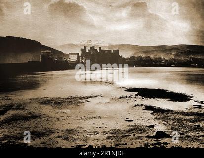 Galles nel 1939 - un colpo serale di Conwy (Conway) Castello - Welsh Castell Conwy Foto Stock