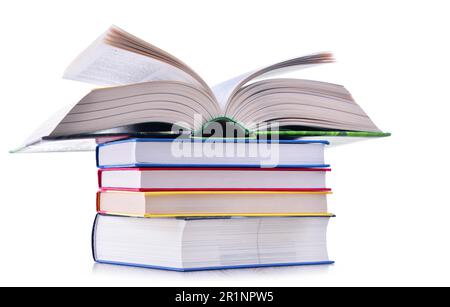 Composizione con pila di libri isolato su bianco Foto Stock