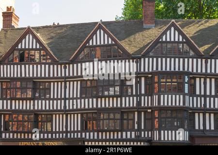 Staple Inn, un edificio Tudor, parte della Londra medievale sopravvissuta al grande incendio di Londra Foto Stock