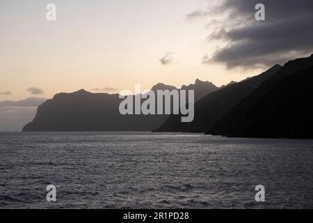 Cile, Isole Juan Fernandez, Isola Robinson Crusoe. Alba su Bahia Padre. Foto Stock