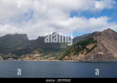 Cile, Arcipelago Juan Fernandez, Isola Robinson Crusoe, Cumberland Bay, villaggio di San Juan Bautista. Foto Stock