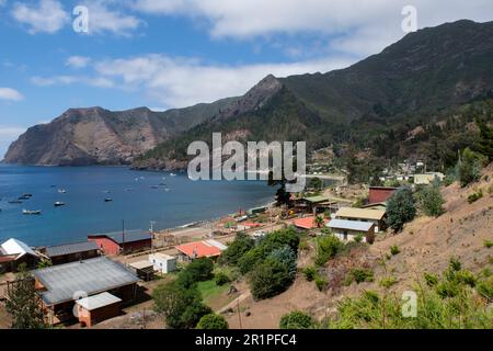 Cile, Arcipelago Juan Fernandez, Isola Robinson Crusoe, Cumberland Bay, villaggio di San Juan Bautista. Foto Stock