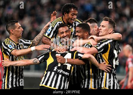 Gleison Bremer della Juventus FC (c) festeggia con i compagni di squadra dopo aver segnato il gol di 2-0 durante la Serie Una partita di calcio tra Juventus FC e US Foto Stock