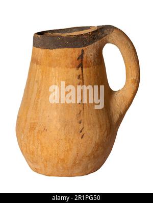 Caraffa di terracotta o cruche d'acqua isolata su fondo bianco Foto Stock