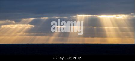 Cile, Arcipelago Juan Fernandez, Isola Alexander Selkirk. Alba sull'Oceano Pacifico. Foto Stock