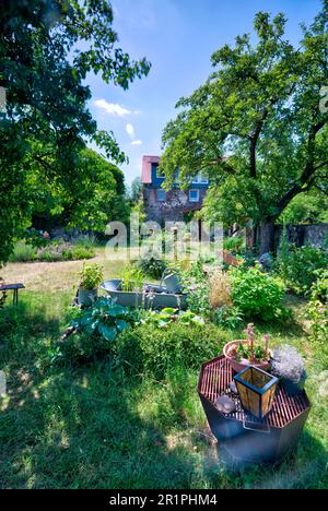 Giardino del monastero, Propstei Zella, giardino, botanica, estate, Vista sul villaggio, Zella, Rhön, Wartburgkreis, Turingia, Germania, Europa, Foto Stock