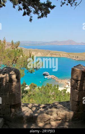 Vista da St. John's Castle Hill, St John's Castle, Crusader Fortress, Port, Bay, Lindos, Isola di Rodi, Grecia, Europa Foto Stock