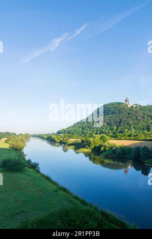 Porta Westfalica, gola di porta Westfalica, fiume Weser, Kaiser-Wilhelm-Denkmal (monumento dell'imperatore Guglielmo), colline di Wiehen (Wiehengebirge) a Teutoburger Wald, Renania settentrionale-Vestfalia, Germania Foto Stock