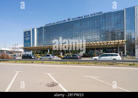 Sofia, Bulgaria. Maggio 2023. La facciata dell'edificio della Stazione Centrale degli autobus nel centro della citta' Foto Stock