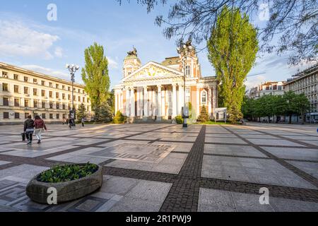 Sofia, Bulgaria. Maggio 2023. Vista panoramica dell'edificio del Teatro Nazionale Ivan Vazov nel centro della città Foto Stock