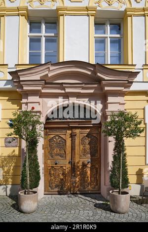 Germania, Baviera, alta Baviera, Contea di Altötting, Burghausen, Centro storico, Palazzo Taufkirchen, portale d'ingresso Foto Stock