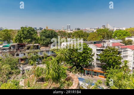 Vista della città dal Monte d'Oro, il Monte d'Oro, il Monte d'Oro, Wat Saket, il Tempio del Monte d'Oro, Wat Saket Ratcha Wora Maha Wihan, Bangkok, Thailandia, Asia Foto Stock