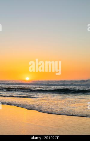 Tramonto sul mare, Playa del Castillo, El Cotillo, Fuerteventura, Isole Canarie, Spagna Foto Stock