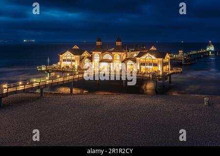 Molo sulla spiaggia di Sellin, Isola di Rügen, Meclemburgo-Pomerania occidentale, Germania Foto Stock