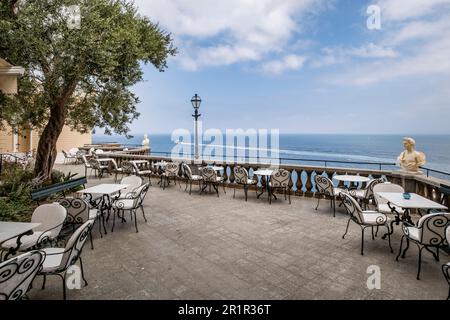 Terrazza del Grand Hotel ExceIsior Vittoria, Sorrento, Golfo di Napoli, Campania, Italia, Europa Foto Stock