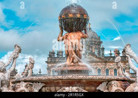 Peso del mondo sulle spalle, Atlas Fountain, Castle Howard, North Yorkshire, Regno Unito Foto Stock