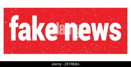 falso testo di notizie scritto sul segno rosso grungy del timbro. Foto Stock