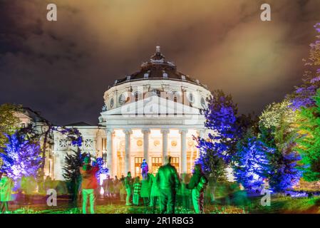 Bucarest, Romania - Maggio 2023: Vista del Romanian Athenaeum (Ateneul Roman) una prestigiosa sala concerti e uno degli edifici più belli della città Foto Stock