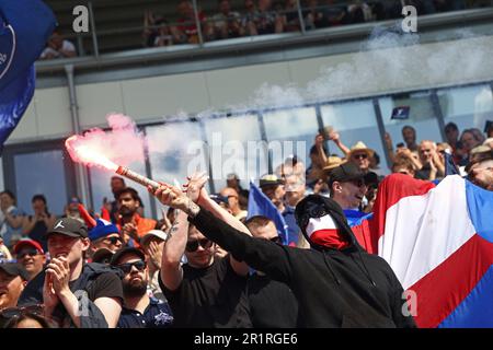 Tifosi di Linköpings durante la partita di calcio di domenica nella OBOS Damallsvenskan tra Linköping FC-IFK Norrköping all'arena di Bilbörsen, Linköping, Svezia. Foto Stock