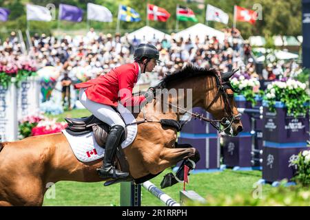 Sam Walker del Team Canada partecipa alla 2023 FEI Nations Cup di San Juan Capistrano, USA, il 14 maggio 2023. Foto Stock