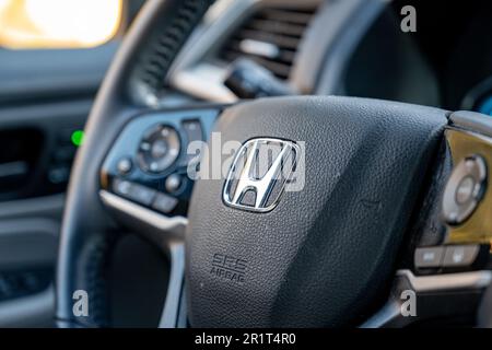 Stati Uniti. 25th Jan, 2023. Primo piano del logo Honda sul volante di un veicolo, con l'interno del veicolo visibile, Lafayette, California, 25 gennaio 2023. (Foto di Smith Collection/Gado/Sipa USA) Credit: Sipa USA/Alamy Live News Foto Stock