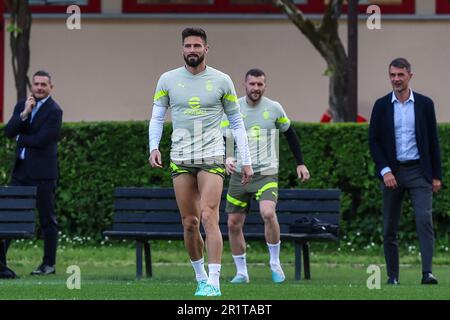 Carnago, Italia. 15th maggio, 2023. Olivier Giroud dell'AC Milan guarda avanti durante la sessione di allenamento dell'AC Milan al Milanello Sports Center in vista della semifinale della UEFA Champions League contro il FC Internazionale allo Stadio di San Siro, Milano, Italia il 15 maggio 2023 Credit: Live Media Publishing Group/Alamy Live News Foto Stock