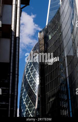 30 Saint Mary Ax, nota in modo informale come Gherkin, è un grattacielo commerciale nella City of London, il principale quartiere finanziario di Londra. Il piano 41 Foto Stock