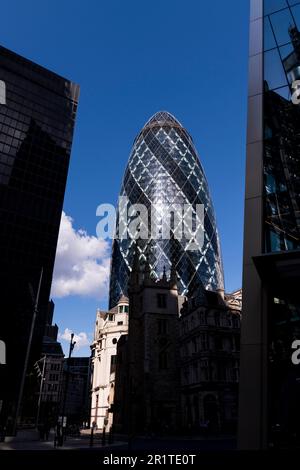 30 Saint Mary Ax, nota in modo informale come Gherkin, è un grattacielo commerciale nella City of London, il principale quartiere finanziario di Londra. Il piano 41 Foto Stock