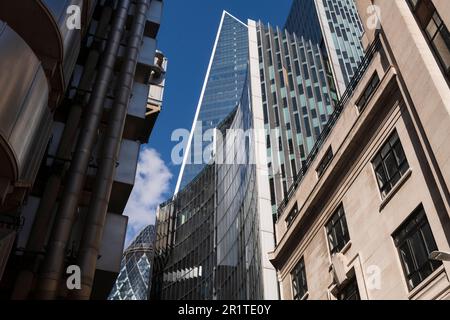 30 Saint Mary Ax, nota in modo informale come Gherkin, è un grattacielo commerciale nella City of London, il principale quartiere finanziario di Londra. Il piano 41 Foto Stock