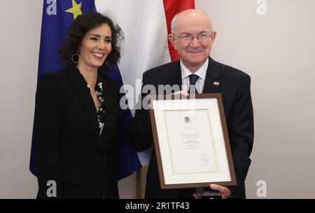 Zagabria, Croazia. 15th maggio, 2023. Il ministro degli Esteri Hadja Lahbib e l'ex ministro degli Esteri della Croazia Mate Granic hanno illustrato nel corso di un incontro bilaterale nel corso di una visita di lavoro del ministro degli Esteri belga nella regione dei Balcani, lunedì 15 maggio 2023, a Zagabria, in Croazia. BELGA PHOTO VIRGINIE LEFOUR Credit: Agenzia Notizie Belga/Alamy Live News Foto Stock