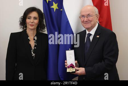 Zagabria, Croazia. 15th maggio, 2023. Il ministro degli Esteri Hadja Lahbib e l'ex ministro degli Esteri della Croazia Mate Granic hanno illustrato nel corso di un incontro bilaterale nel corso di una visita di lavoro del ministro degli Esteri belga nella regione dei Balcani, lunedì 15 maggio 2023, a Zagabria, in Croazia. BELGA PHOTO VIRGINIE LEFOUR Credit: Agenzia Notizie Belga/Alamy Live News Foto Stock