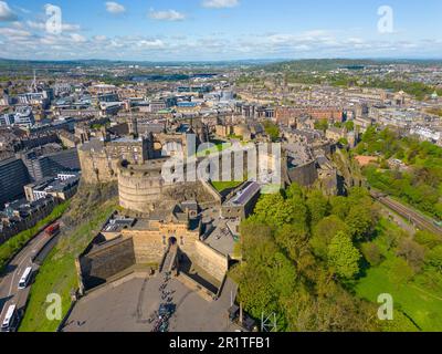 Vista aerea dal drone del Castello di Edimburgo , Scozia, Regno Unito Foto Stock