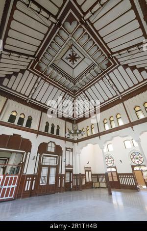 Storica sala di attesa di Sirkeci stazione ferroviaria, capolinea della Orient Express, Istanbul, Turchia, Europa, Istanbul Foto Stock