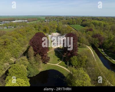 Foto aerea del drone di Castello Groeneveld una casa di campagna del 18th ° secolo nei Paesi Bassi. Foto Stock