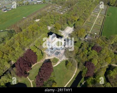 Foto aerea del drone di Castello Groeneveld una casa di campagna del 18th ° secolo nei Paesi Bassi. Foto Stock