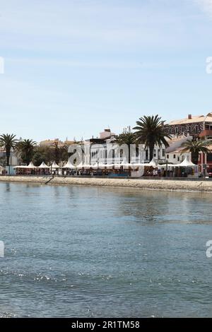 Vista dell'Avenida e della città vecchia di Lagos, Algarve, Portogallo Foto Stock