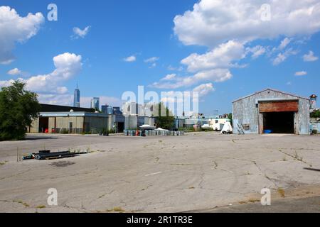 L'estremità sud di Governors Island, ha arato diventare il New York Climate Exchange entro il 2028. Edificio industriale 902, il 4th agosto 2019 a Manhattan, New York Foto Stock