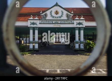 Il Palazzo reale di Yogyakarta è un complesso di palazzi nella città di Yogyakarta, Indonesia. Il complesso è un centro della cultura giavanese, Foto Stock