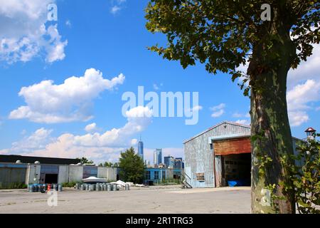 L'estremità sud di Governors Island, ha arato diventare il New York Climate Exchange entro il 2028. Edificio industriale 902, il 4th agosto 2019 a Manhattan, New York Foto Stock