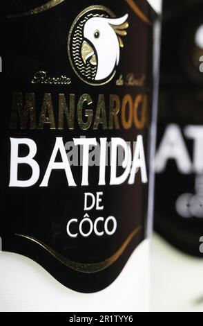 Viersen, Germania - Maggio 9. 2023: Primo piano dell'etichetta della bottiglia Batida de Coco Foto Stock