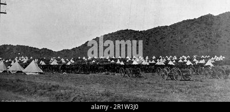 La guerra dei boeri, conosciuta anche come la seconda guerra dei boeri, la guerra sudafricana e la guerra anglo-boera. Questa immagine mostra: Pistole da galoppo con la Divisione Cavalleria: “O” Battery R.H.A. (Royal Horse Artillery), a fianco dei 10th Hussars. Foto originale di “un ufficiale militare”, c1900. Foto Stock