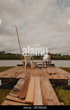 coppia di pescatori sul lago Foto Stock