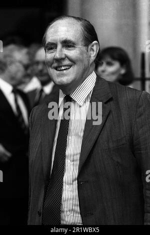 Foto del file datata 17/08/89 dell'allora Segretario dell'Irlanda del Nord Peter Brooke, 55, il deputato Tory per la City of London e Westminster South. Il segretario dell'Irlanda del Nord Chris Heaton-Harris ha reso omaggio al suo predecessore Lord Brooke di Sutton Mandeville, morto a 89 anni. Data di emissione: Lunedì 15 maggio 2023. Foto Stock