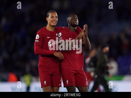 Virgil van Dijk di Liverpool (a sinistra) e Ibrahima Konate dopo la partita della Premier League al King Power Stadium di Leicester. Data immagine: Lunedì 15 maggio 2023. Foto Stock