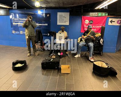 La Robt Anderson Jazz Band suona nella stazione della metropolitana Grand Central Terminal a Manhattan. Foto Stock