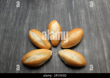 Pane messicano delizioso, soffice, caldo, croccante, pane bianco bolillo, Pane di pane francese o di pane fatto con farina di grano molto economica Foto Stock