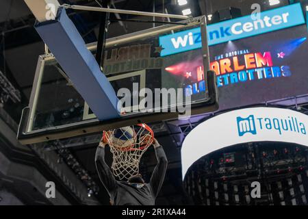 Madrid, Spagna. 15th maggio, 2023. Il giocatore di Harlem Globetrotters si esibirà prima del gioco della mostra al Wizink Center durante il World Tour 2023. (Foto di Guillermo Gutierrez/SOPA Images/Sipa USA) Credit: Sipa USA/Alamy Live News Foto Stock